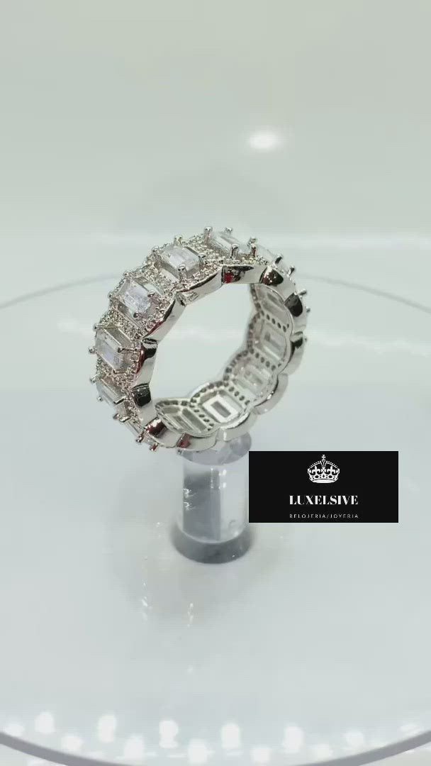 Anillo Incrustado Plateado